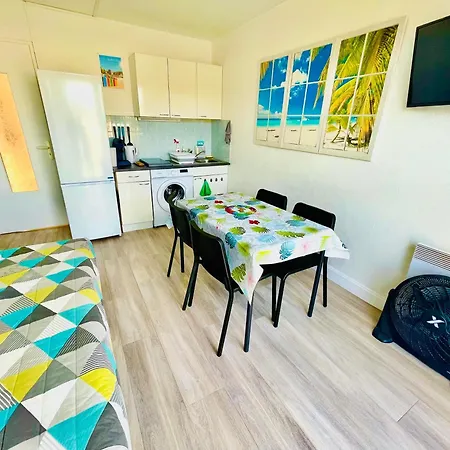 Apartment Studio Cabine Climatise Avec Parking Vue Panoramique Stade Marche Le Lavandou