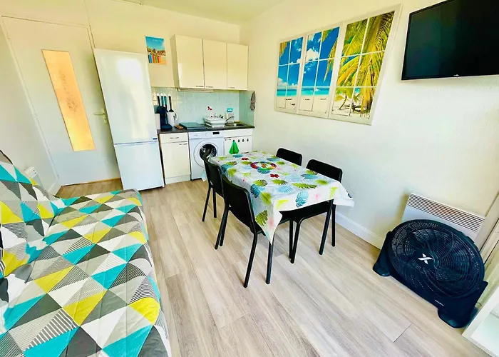 Apartment Studio Cabine Climatise Avec Parking Vue Panoramique Stade Marche Le Lavandou