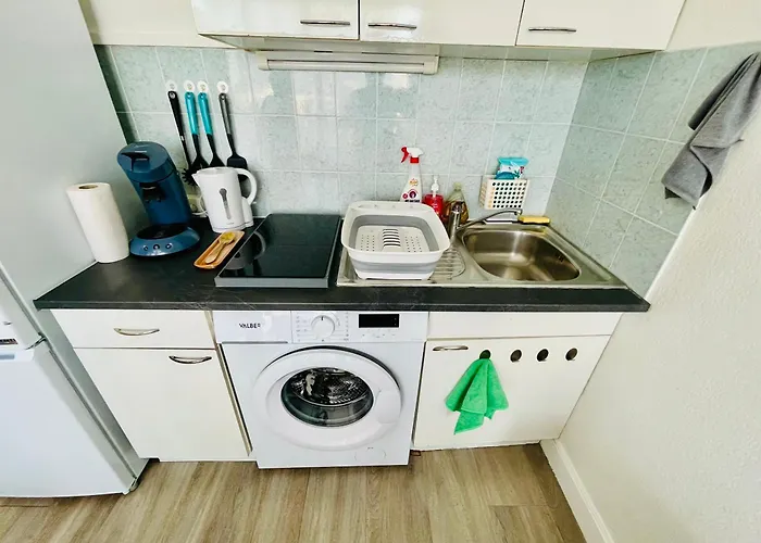 Studio Cabine Climatise Avec Parking Vue Panoramique Stade Marche Apartment Le Lavandou