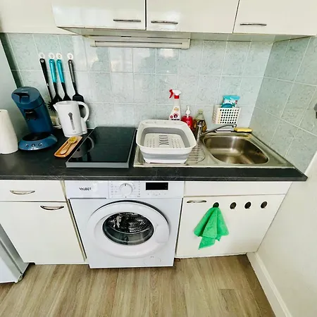 Studio Cabine Climatise Avec Parking Vue Panoramique Stade Marche Lägenhet Le Lavandou