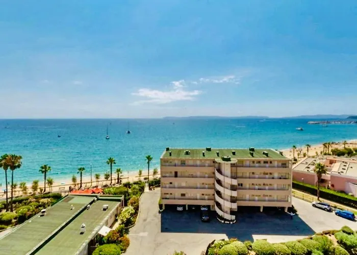 Vue Panoramique Stade Marche * Le Lavandou