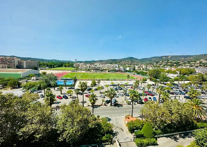 Studio Cabine Climatise Avec Parking Vue Panoramique Stade Marche